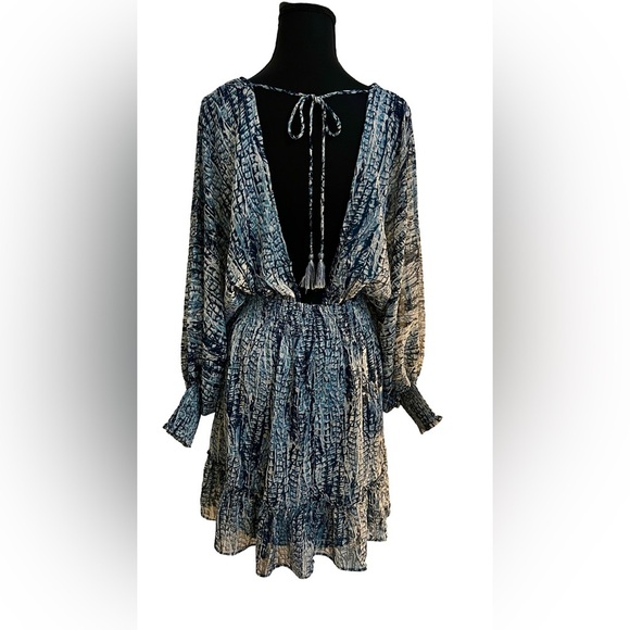 LOVESTITCH
Feather Print Split Sleeve Mini Dress - Picture 6 of 9